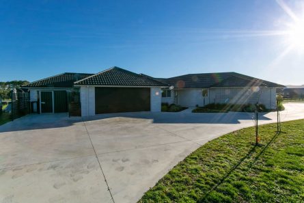 Davies-Homes-Gilchrist-Gable-roof-276m2-$800 Davies-Homes-Gilchrist-Gable-roof-276m2-$800