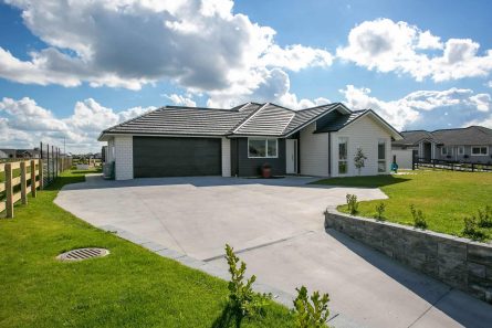Davies-Homes-Gurney-Gable-roof-253m2-$800-9 Davies-Homes-Gurney-Gable-roof-253m2-$800-9