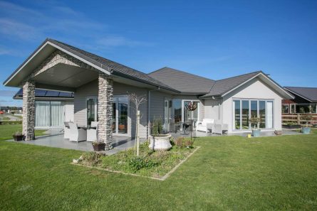 Davies-Homes-Projects-Walker-Gable-roof–278m2-$800-11 Davies-Homes-Projects-Walker-Gable-roof--278m2-$800-11